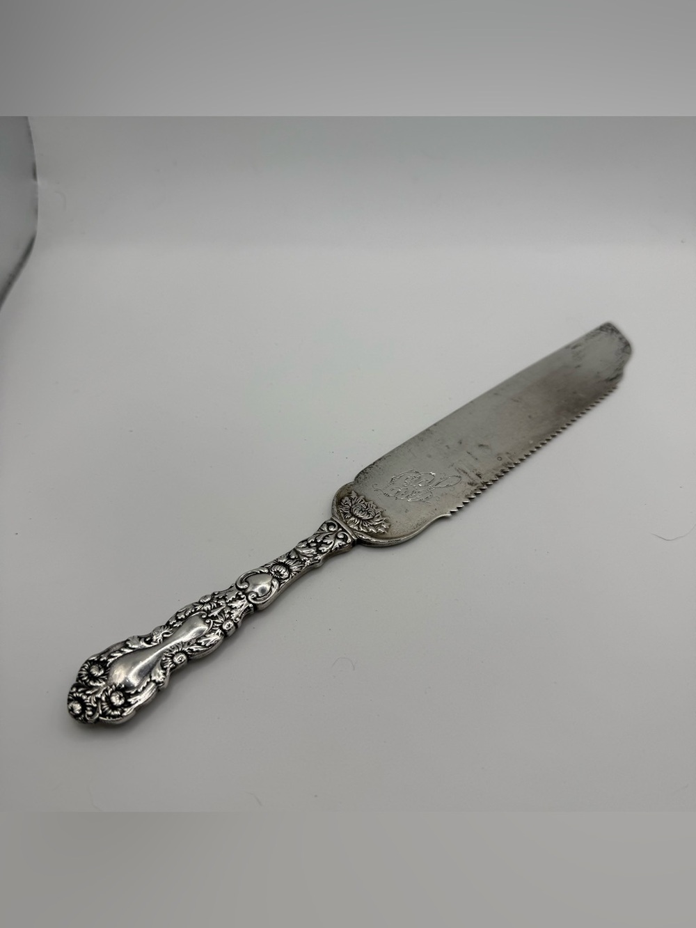 Gorham sterling silver Ornate serrated serving monogram Knife